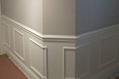 Example of a transitional home design design in Toronto