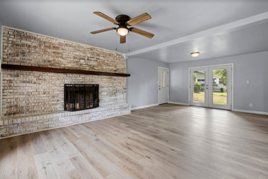 Trendy living room photo in St Louis