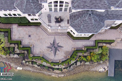 Photo of a traditional landscaping in Detroit.