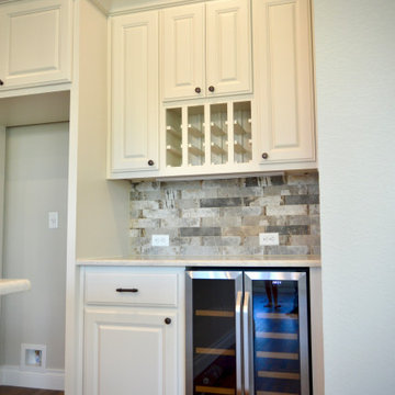 Farmhouse: 3,153 ft²/4 bd/3 bth/2ST