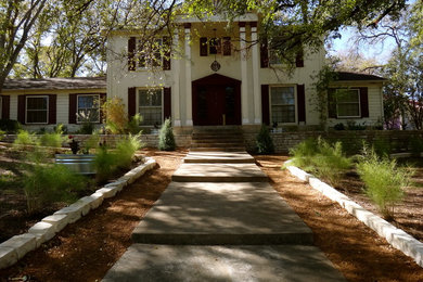 Inspiration for a contemporary landscaping in Austin.