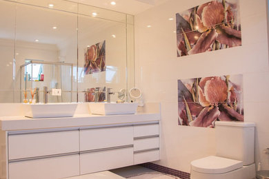 Inspiration for a contemporary bathroom remodel in Los Angeles