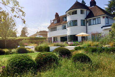 Inspiration for a contemporary home design remodel in Hampshire