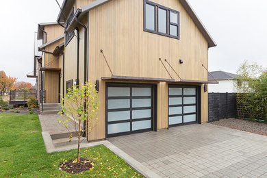 Example of a transitional home design design in Los Angeles