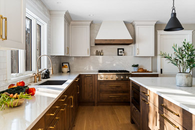 Example of a transitional kitchen design in Detroit