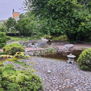 Декоративный фонтан в японском стиле в Ботаническом саду Петербурга