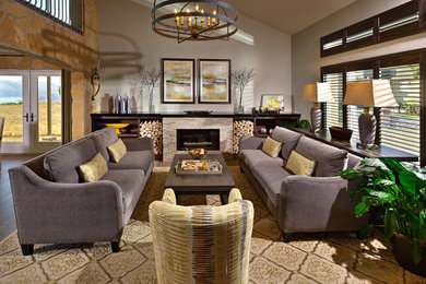 Example of a minimalist living room design in San Francisco