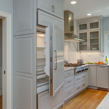 Gray Transitional Kitchen With Full-Height Backsplash