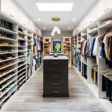 Comtemporary Walk In Closet