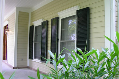 Example of an island style exterior home design in Tampa