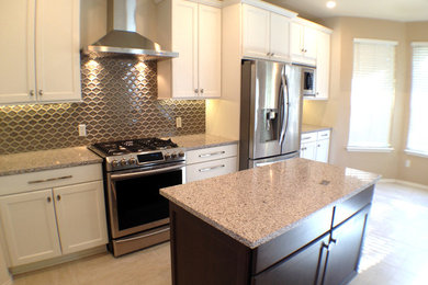 Kitchen - traditional kitchen idea in Austin