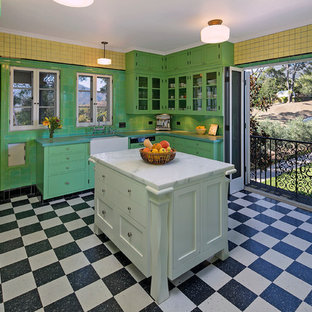 Mediterrane Küchen mit Arbeitsplatte aus Fliesen Ideen, Design & Bilder