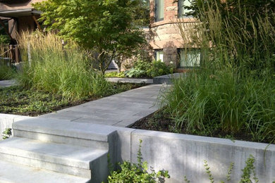 Inspiration for a contemporary landscaping in Toronto.