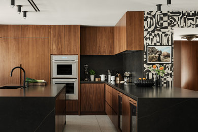 Kitchen - mid-century modern kitchen idea in Orange County