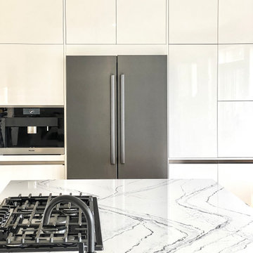 Bright White + Lights Kitchen: Brampton, ON