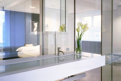 Inspiration for a modern bathroom in New York.