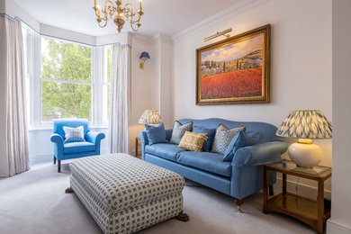 Example of a classic living room design in London