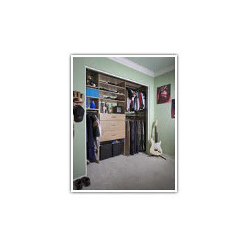 Minimize your stuff and gain organized space in your closet