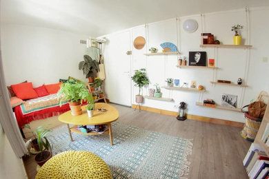 Large minimalist home design photo in Paris