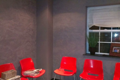 Example of a transitional entryway design in Raleigh