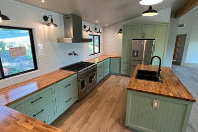 Kitchen - modern kitchen idea in Los Angeles