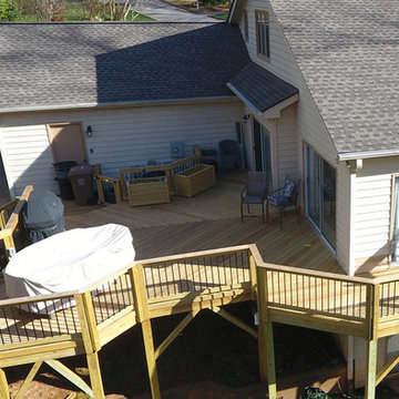 Customized Deck with Convenient Outdoor Eating Area