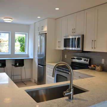 Small Transitional Kitchen