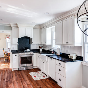 Black & White Farmhouse Kitchen