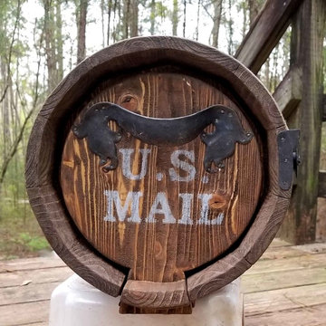 Barrel-shaped (hobbit-style) mailbox