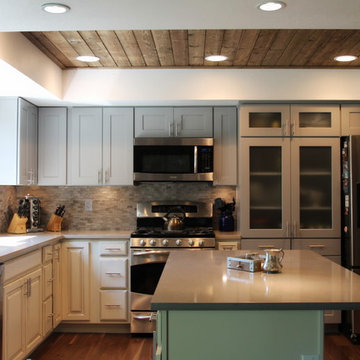 Transitional Two-Toned Kitchen Renovation