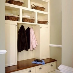 Poolside Cabana - Closet Storage