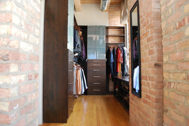 Minimalist closet photo in Chicago