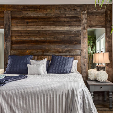 Rustic and comfortable: the master bedroom