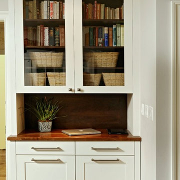 Chevy Chase, Maryland -Transitional - Bright Kitchen Design