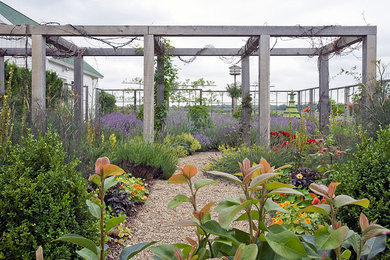 Inspiration for a contemporary landscaping in Chicago.