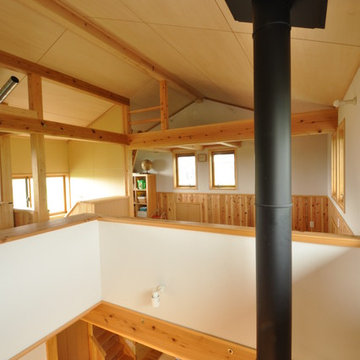 南北に長い車庫のある家1