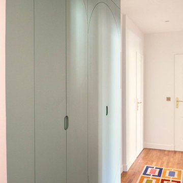 Un appartement des années 50 réinventé en cocon familial lumineux