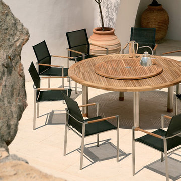 Barlow Tyrie Equinox Round Dining Table