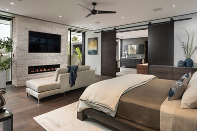 Large contemporary bedroom in Las Vegas.
