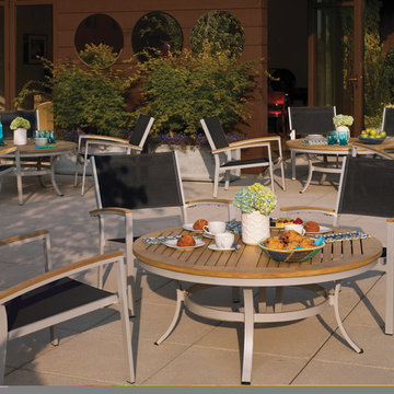 Travira Cafe Set on Patio