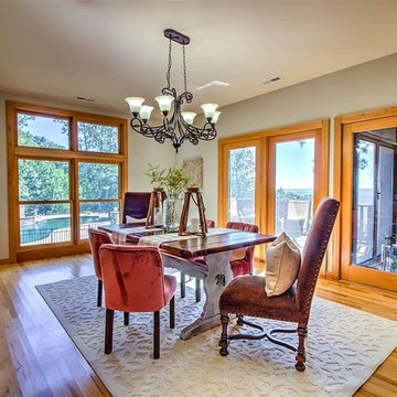 Keel Mountain Log Home with Breathtaking Views!