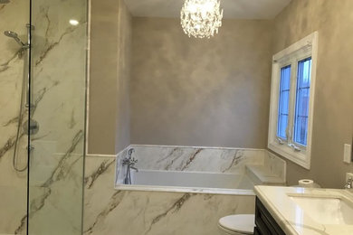 Modern  master bathroom in white tones