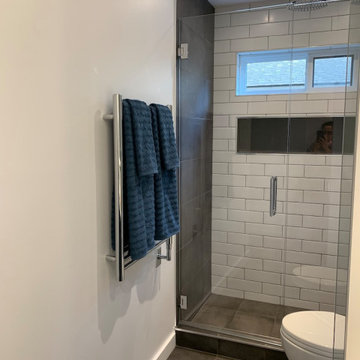 Black and White Ensuite