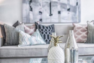 Trendy living room photo in Toronto