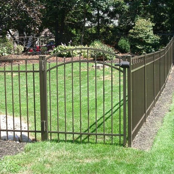 Decorative aluminum fencing