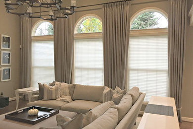 Example of a transitional living room design in Detroit
