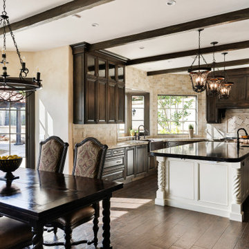 Grand Traditional chefs' kitchen in Mountain View Calabasas