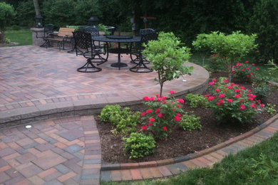Photo of a traditional landscaping in Detroit.