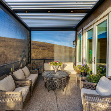 Adjustable StruXure Pergola & Lower Walkout Enclosed with Phantom Screens