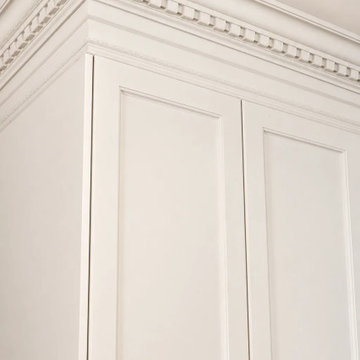 Classic English kitchen cabinets in Terrebonne, built to the photo